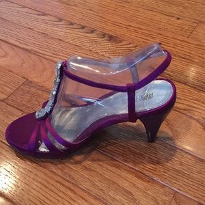 Kenneth Cole Beautiful purple jeweled party sandal